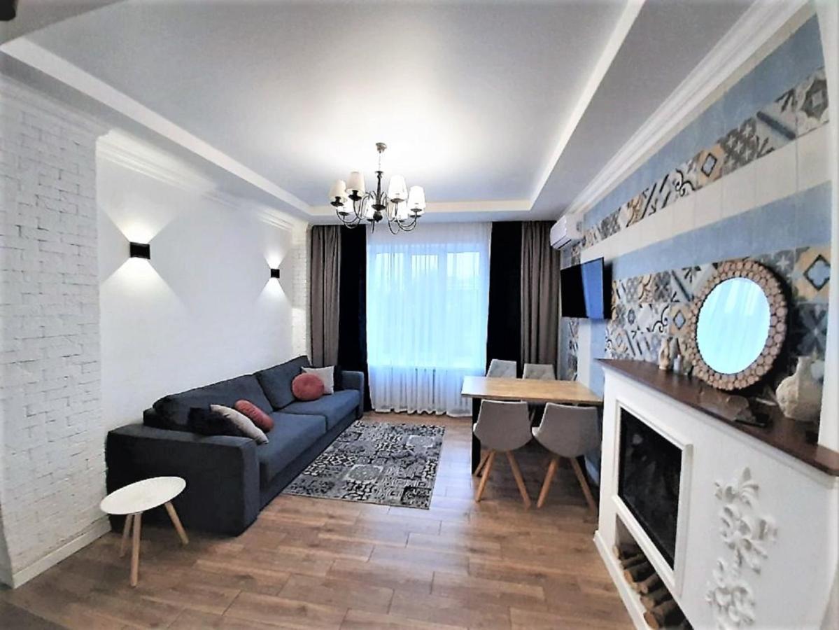 2 Bdr Apartment Near Gorky Park, Center Harkov Kültér fotó