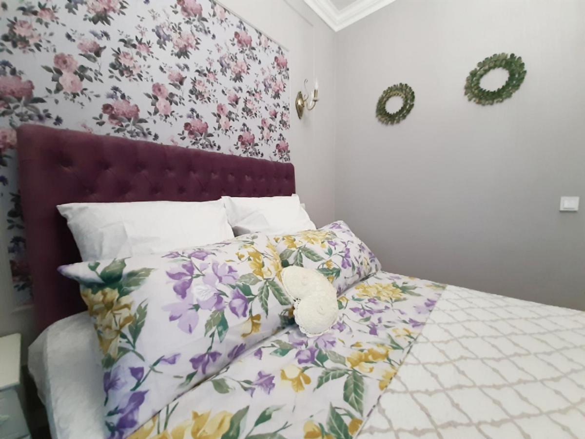 2 Bdr Apartment Near Gorky Park, Center Harkov Kültér fotó