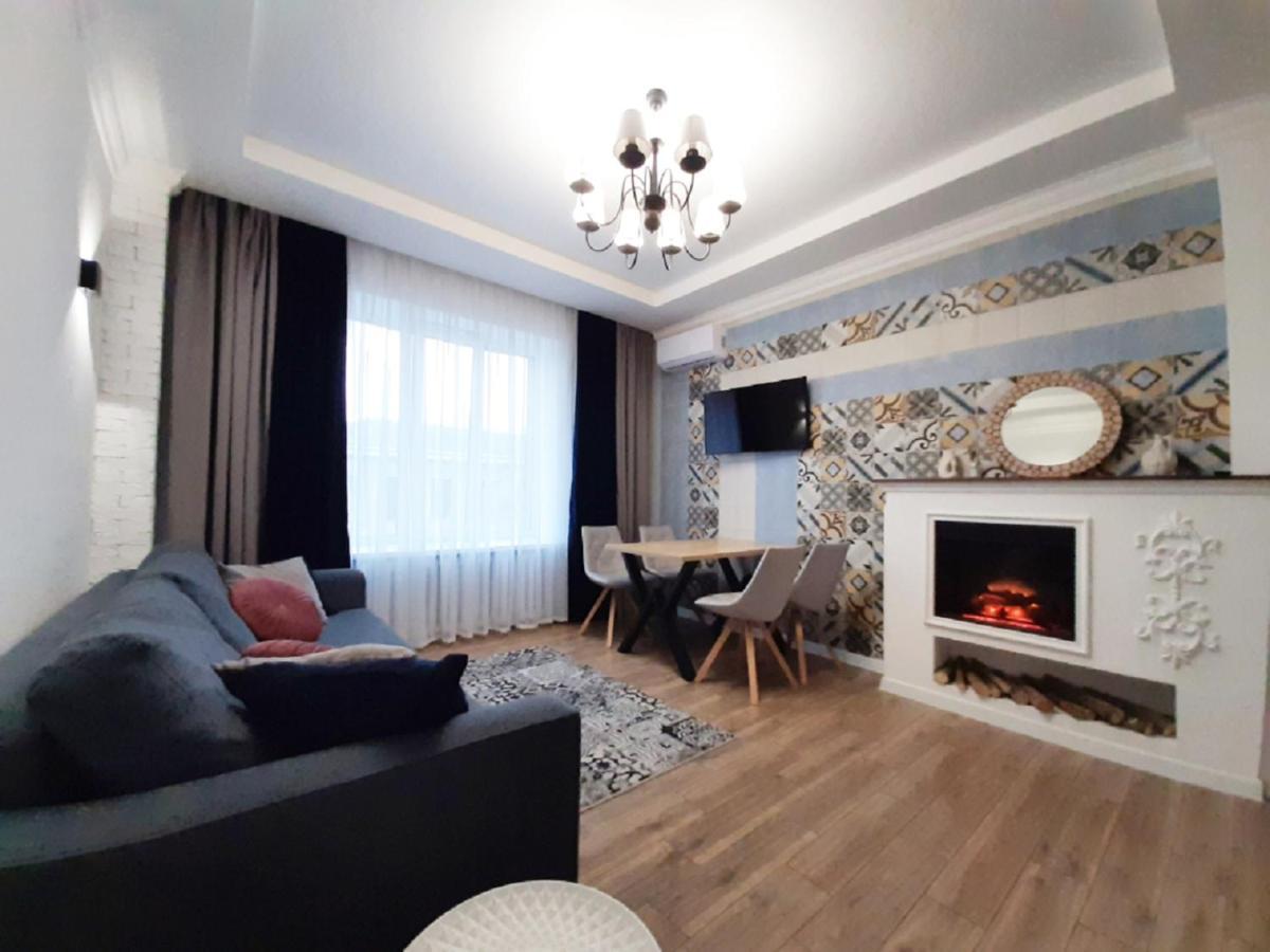 2 Bdr Apartment Near Gorky Park, Center Harkov Kültér fotó