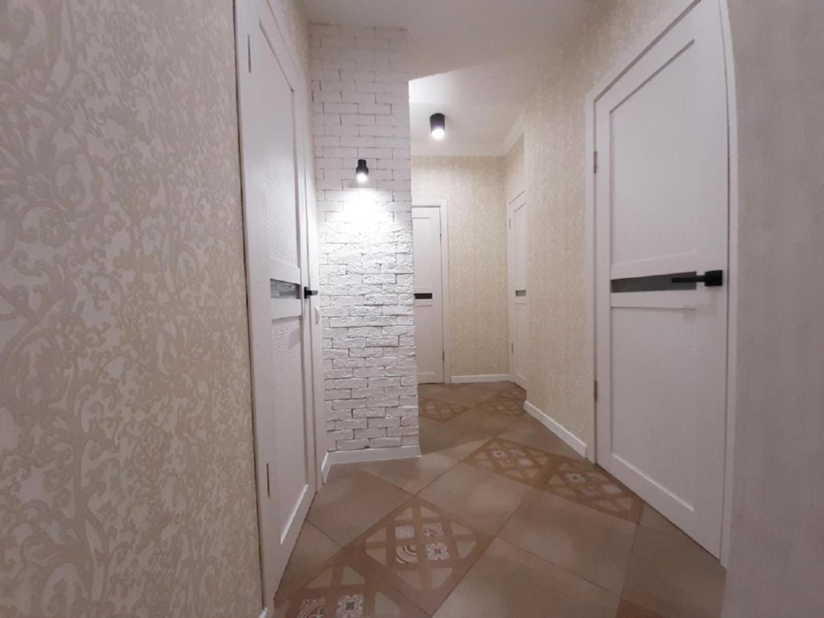 2 Bdr Apartment Near Gorky Park, Center Harkov Kültér fotó