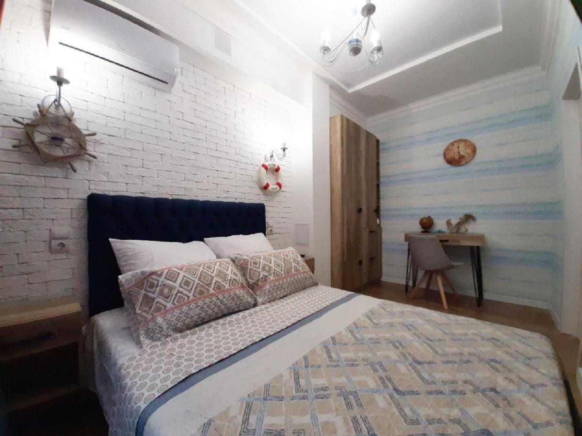 2 Bdr Apartment Near Gorky Park, Center Harkov Kültér fotó