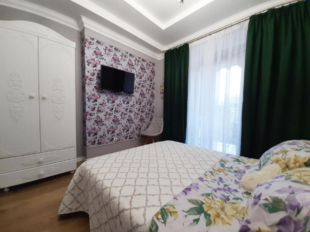 2 Bdr Apartment Near Gorky Park, Center Harkov Kültér fotó